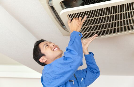 業務用エアコンの清掃はお任せ | 分解洗浄や点検で訪問する鹿屋市のエアコンクリーニング大空