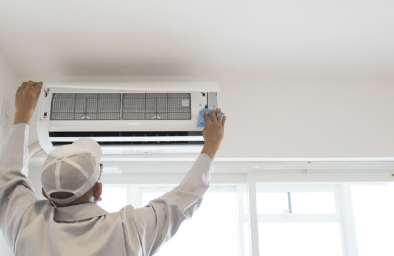 安心の分解洗浄で清潔 | 分解洗浄や点検で訪問する鹿屋市のエアコンクリーニング大空